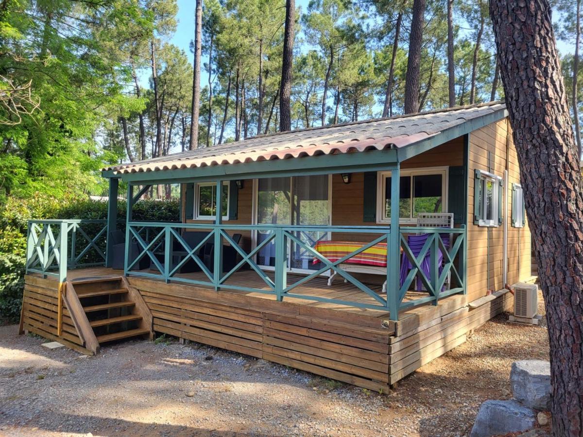 Village De Chalets Joyeuse Exterior photo