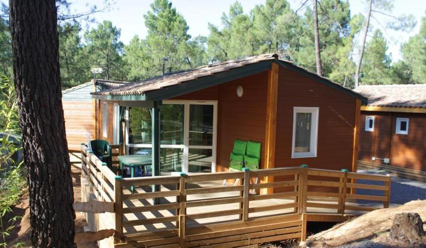Village De Chalets Joyeuse Exterior photo